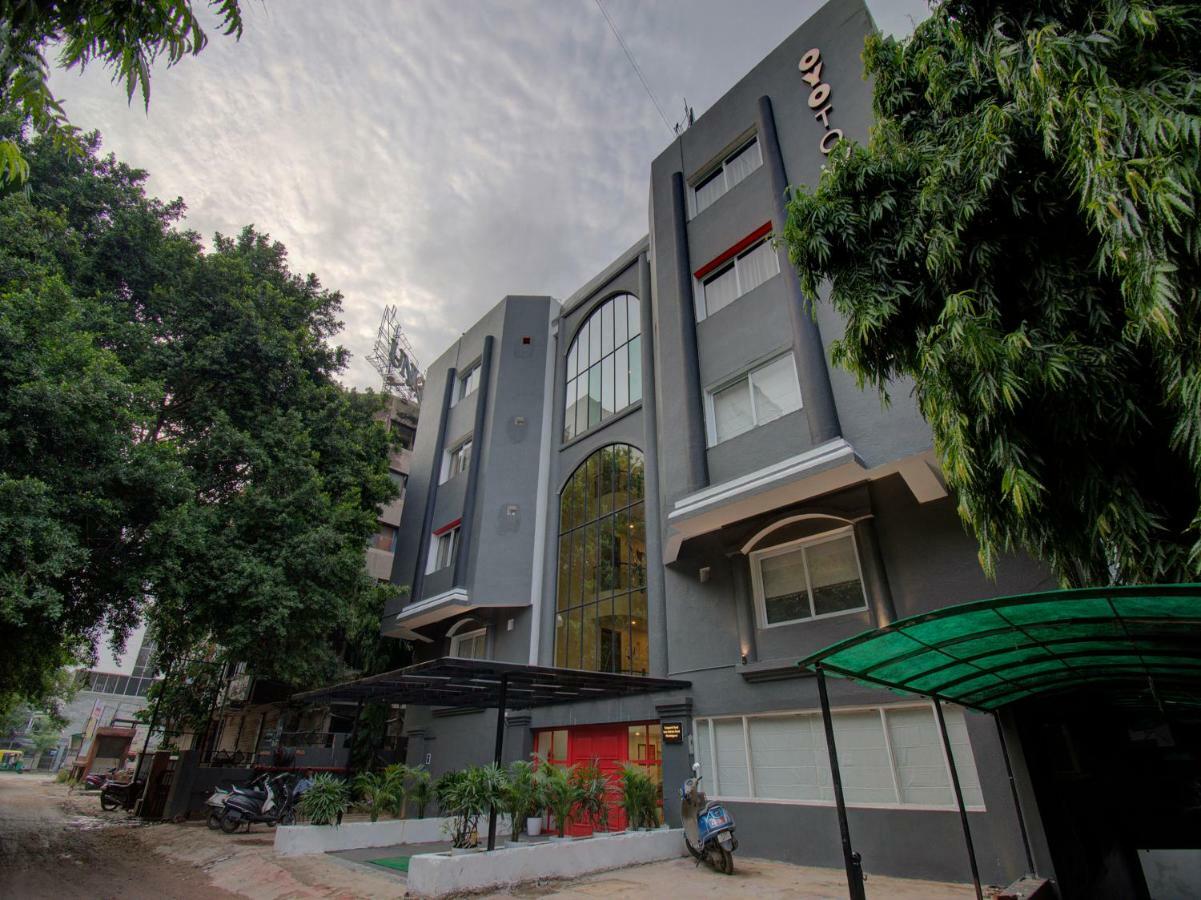 Oyo Townhouse 150 Shreyas Colony Hotel Ahmedabad Exterior photo