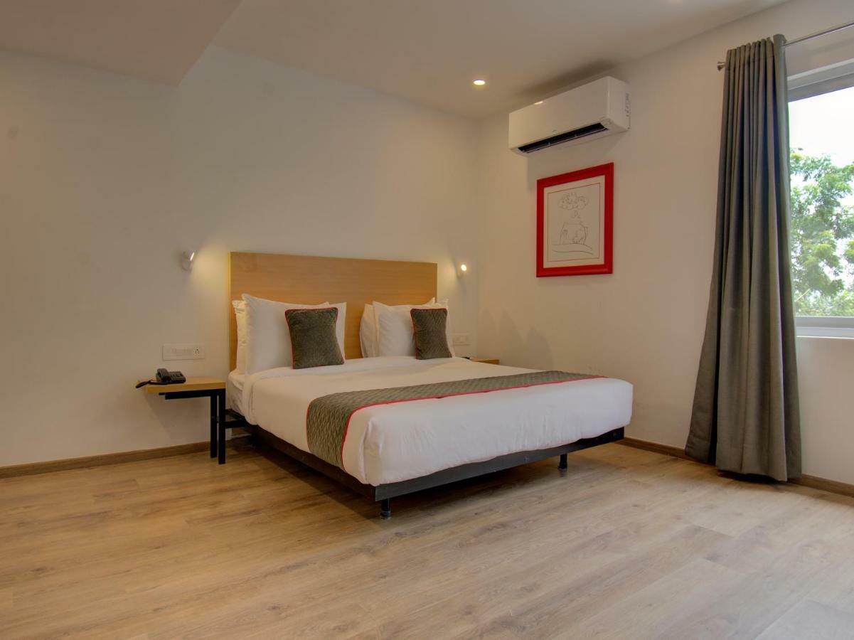 Oyo Townhouse 150 Shreyas Colony Hotel Ahmedabad Exterior photo