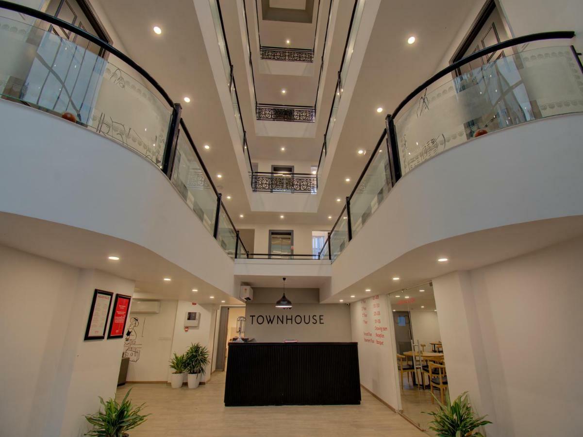 Oyo Townhouse 150 Shreyas Colony Hotel Ahmedabad Exterior photo