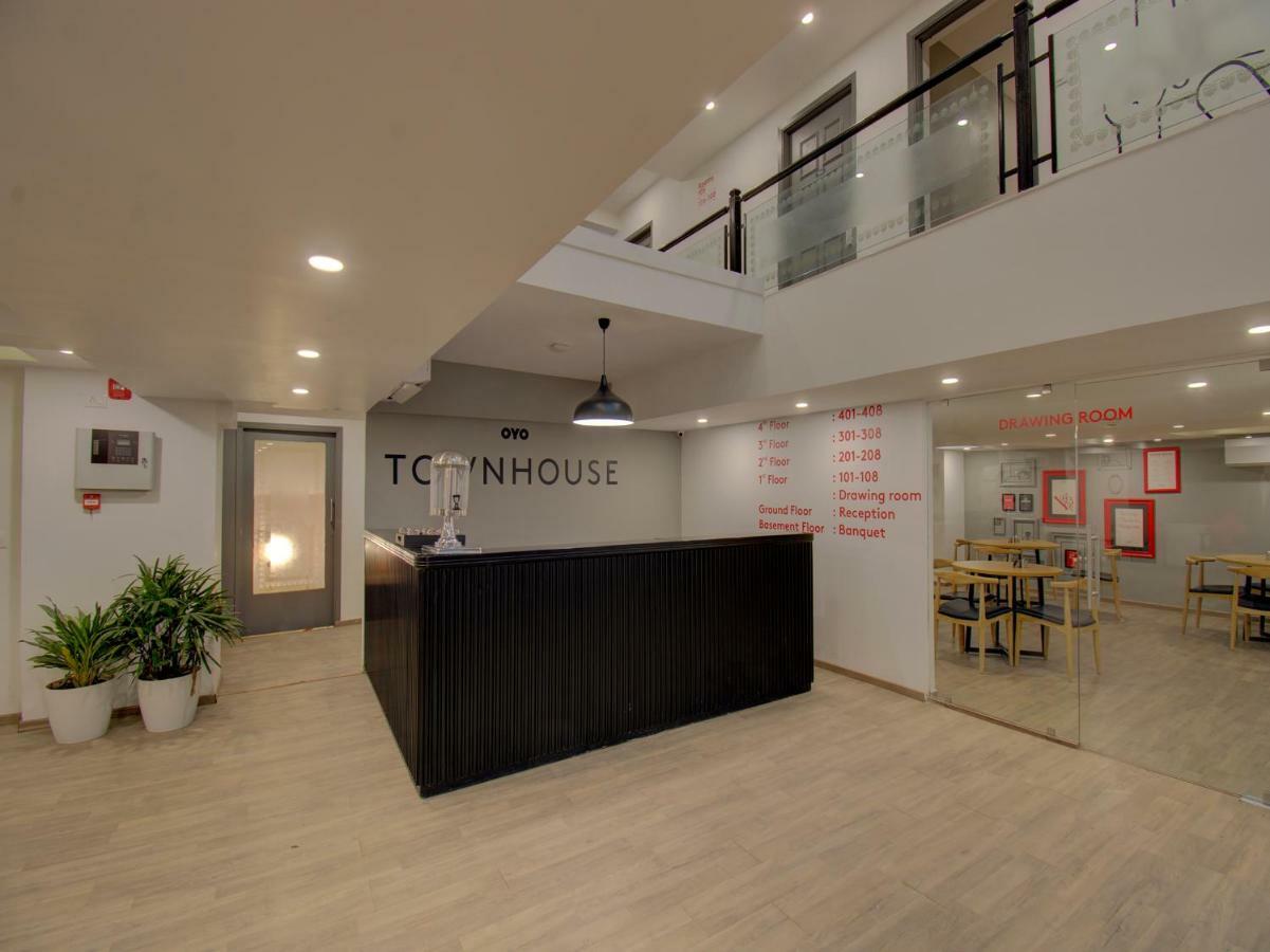 Oyo Townhouse 150 Shreyas Colony Hotel Ahmedabad Exterior photo