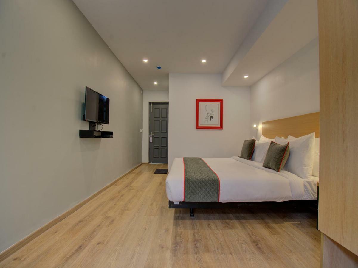 Oyo Townhouse 150 Shreyas Colony Hotel Ahmedabad Exterior photo