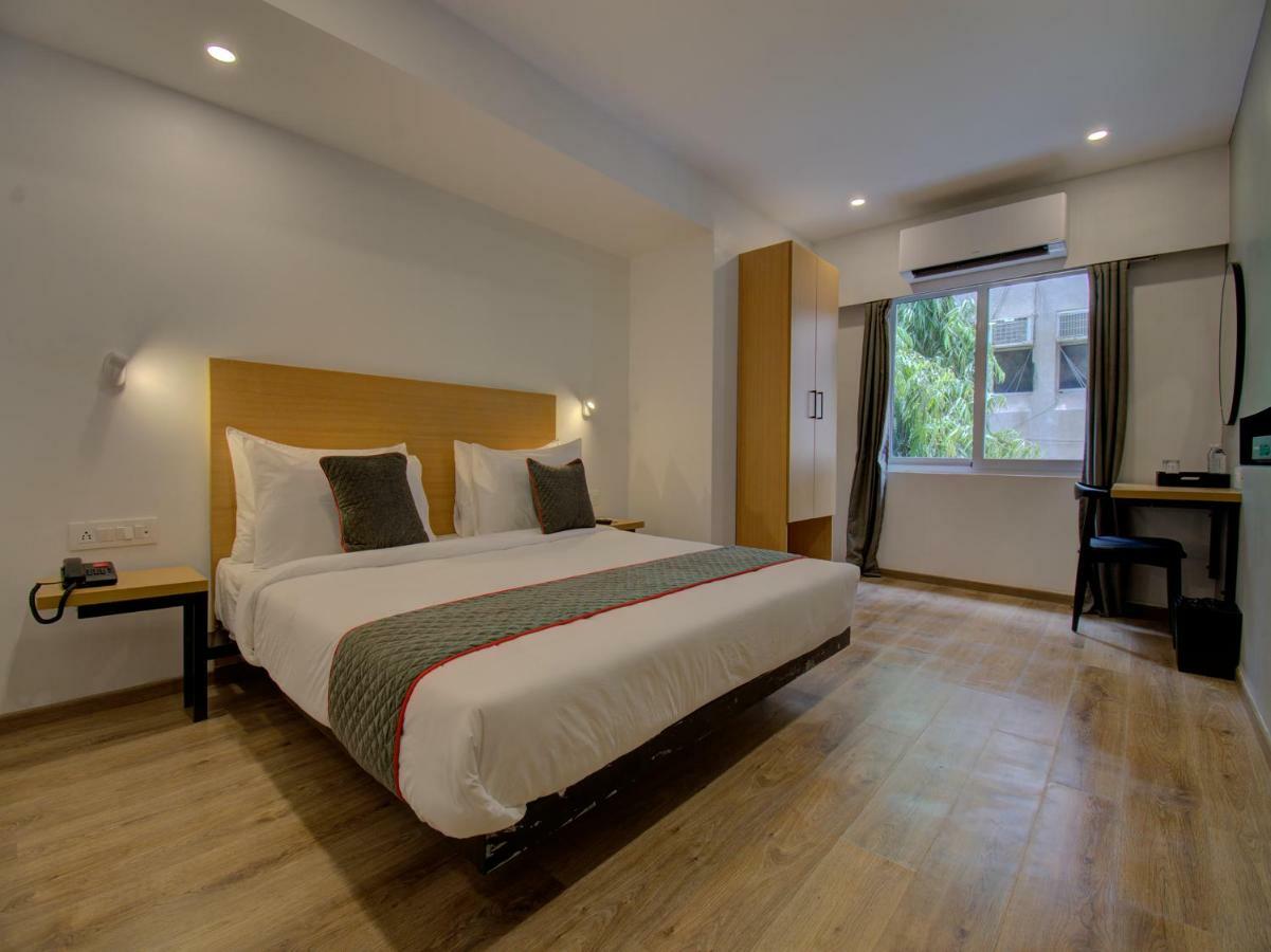 Oyo Townhouse 150 Shreyas Colony Hotel Ahmedabad Exterior photo