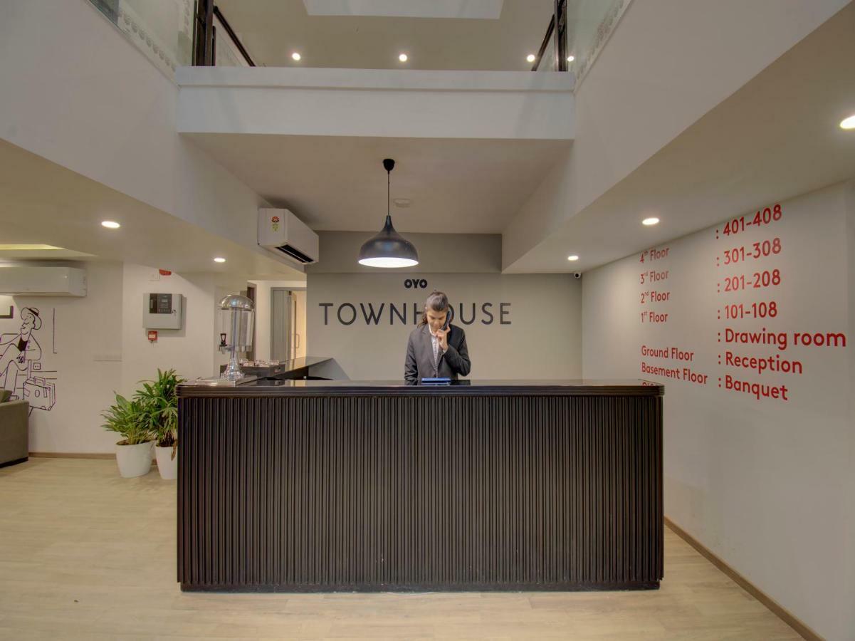 Oyo Townhouse 150 Shreyas Colony Hotel Ahmedabad Exterior photo